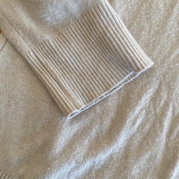 Tahari Super Soft Crew Neck Long Sleeve‎  Cream Sweater Women’s XL Preloved - Picture 3 of 10